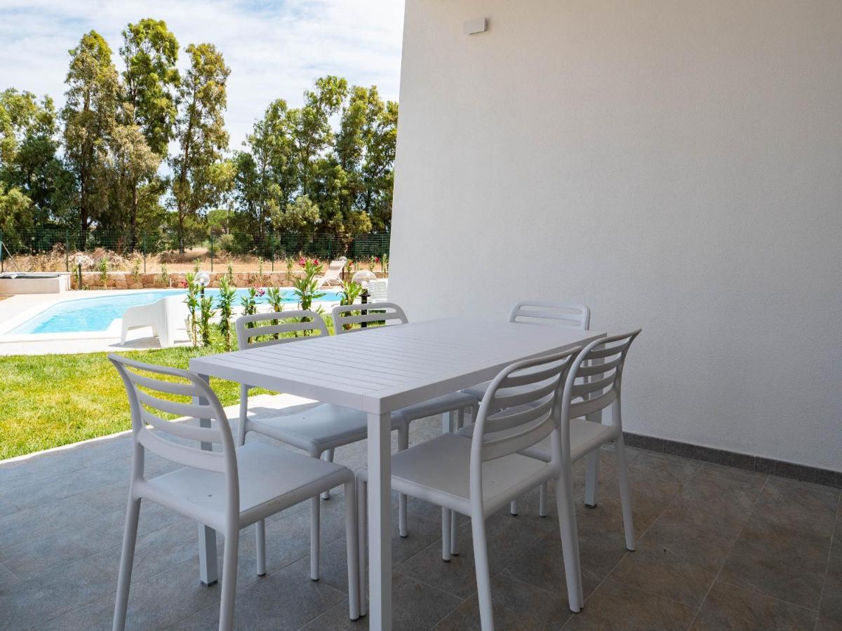 Villetta Con Piscina Budoni Affitti Spiaggia 700 Mt Eksteriør billede