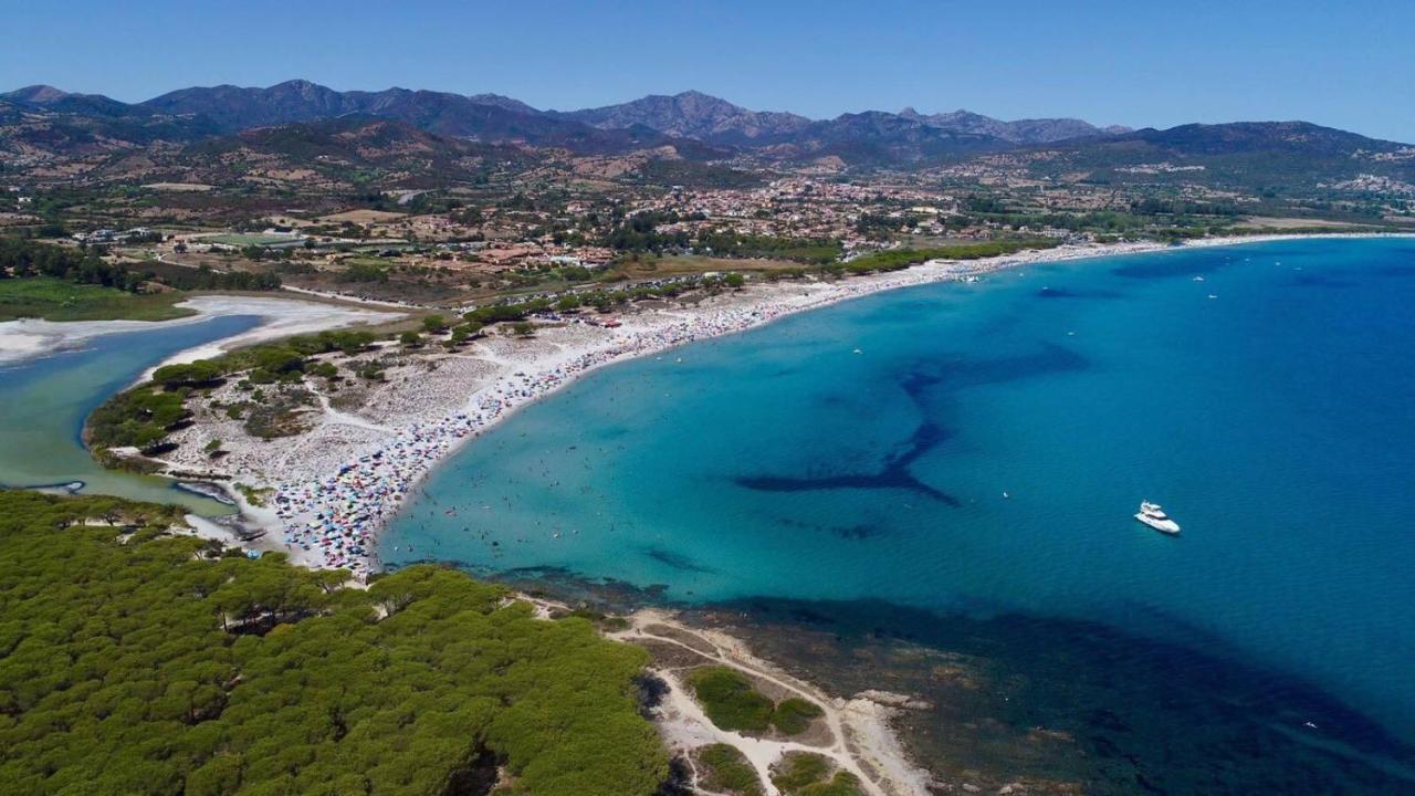Villetta Con Piscina Budoni Affitti Spiaggia 700 Mt Eksteriør billede