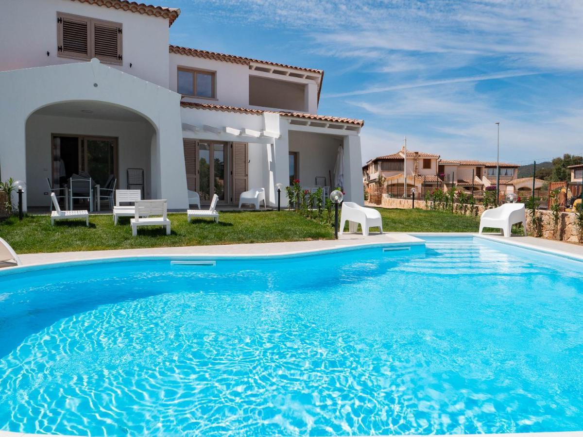 Villetta Con Piscina Budoni Affitti Spiaggia 700 Mt Eksteriør billede