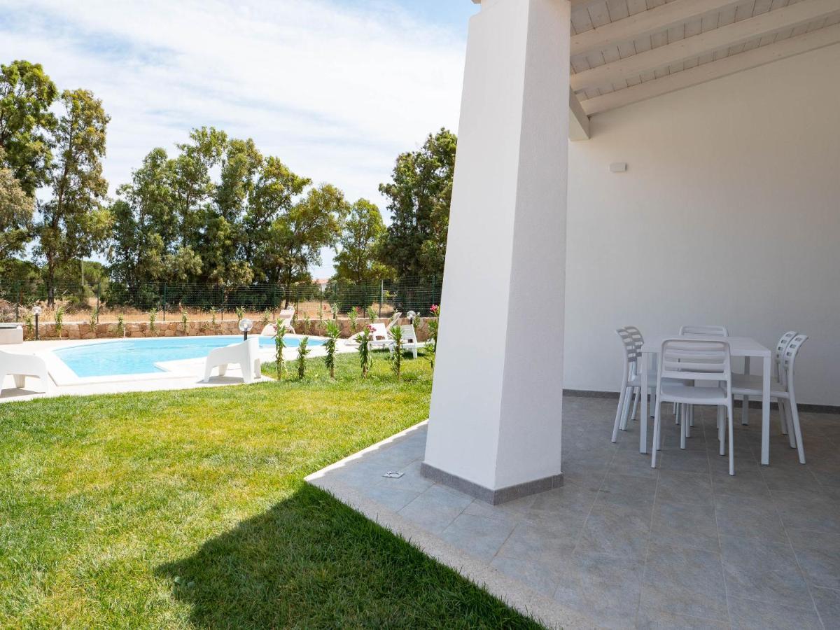 Villetta Con Piscina Budoni Affitti Spiaggia 700 Mt Eksteriør billede