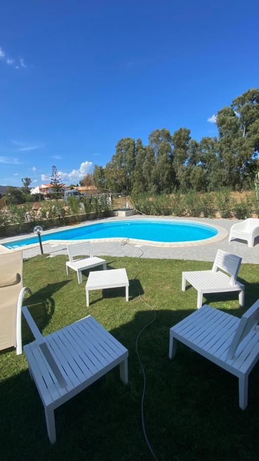 Villetta Con Piscina Budoni Affitti Spiaggia 700 Mt Eksteriør billede